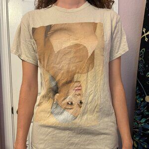 Ariana grande T shirt